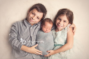 Vancouver-newborn-photographer-nicolas-sibling-facebook