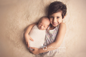 Vancouver-newborn-photographer-siblings-jana-photography