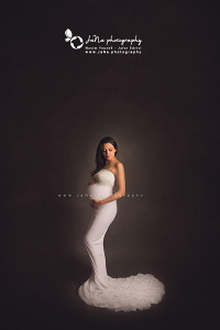 The best maternity photographers Vancouver JaNa photography The best maternity gowns