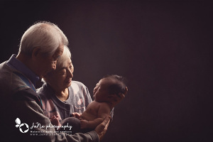 Vancouver-newborn-photography-grandfather-grandmother-jana