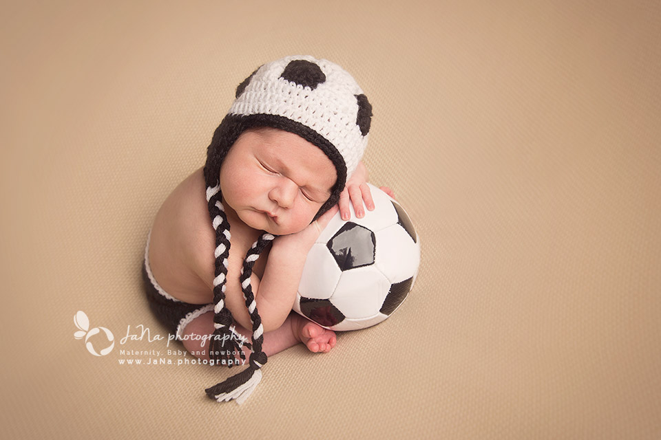 Amosfun Adorable Baby Photography Soccer Player Clothing Infant Costume Suit Party Photo Props 