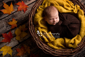 Vancouver-newborn-photography-fall-Roman