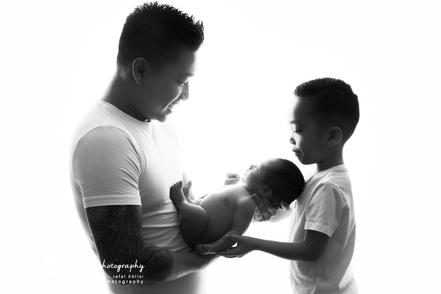 Newborn photography Vancouver - black and white