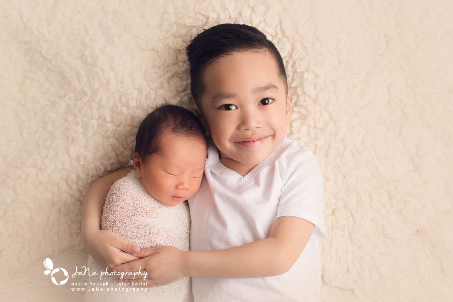 Newborn photography Vancouver - Siblings