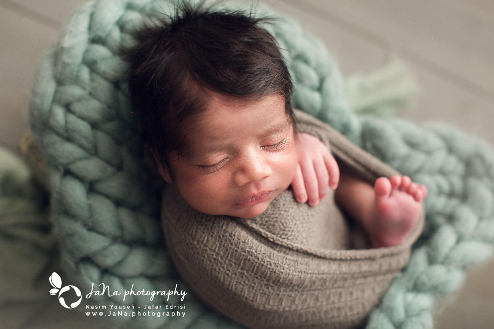 Newborn photography Burnaby - green small bed