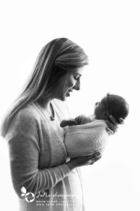 Newborn_photography_Vancouver mom and newborn black and white