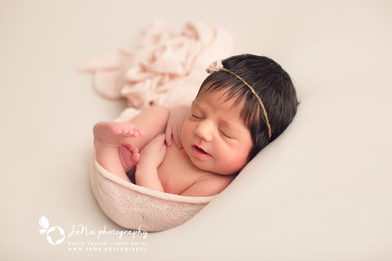 best newborn photographer in vancouver, burnaby and surrey