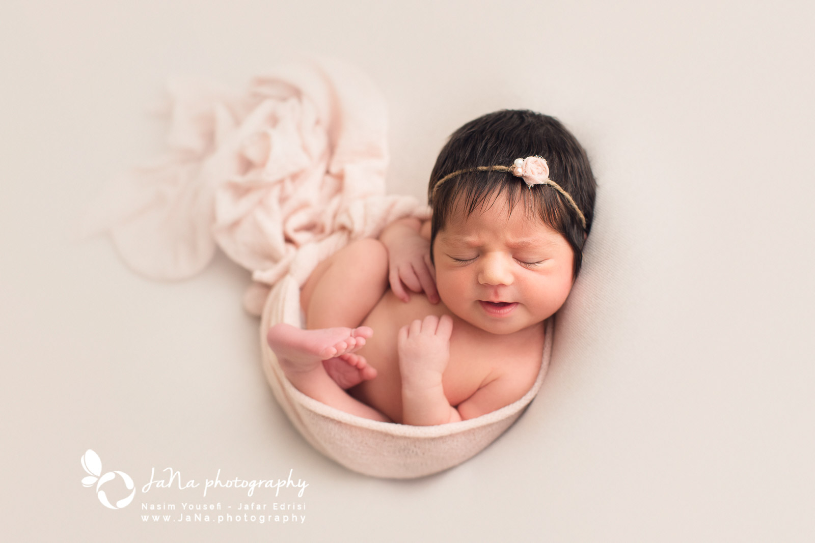 North Vancouver, newborn photography Hero