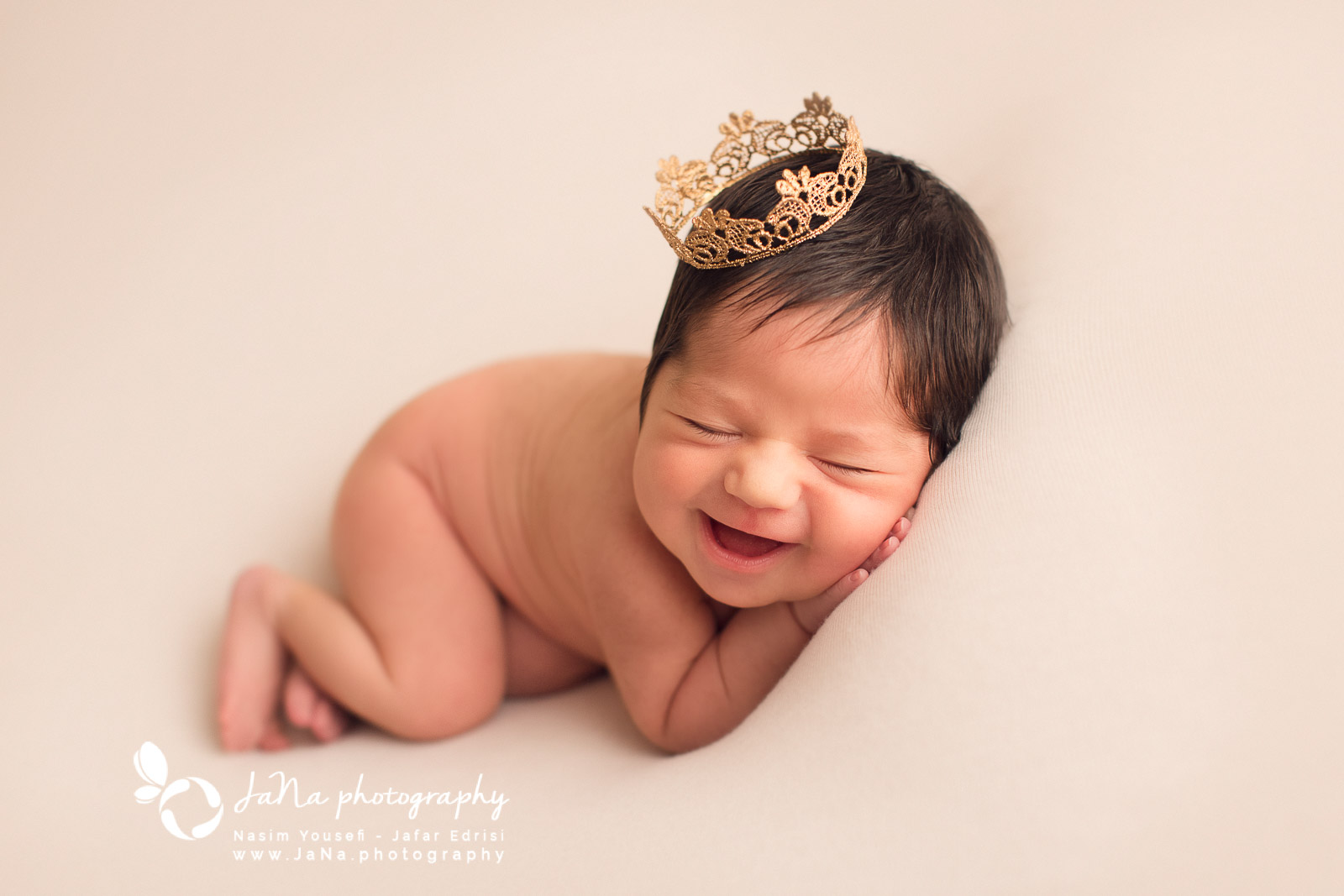 North Vancouver newborn photography smile