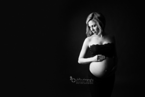 indoor-maternity-photography