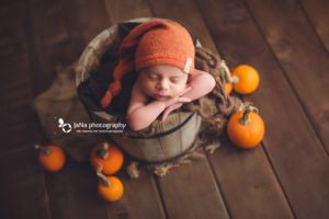 newborn photography - fall - pumkin