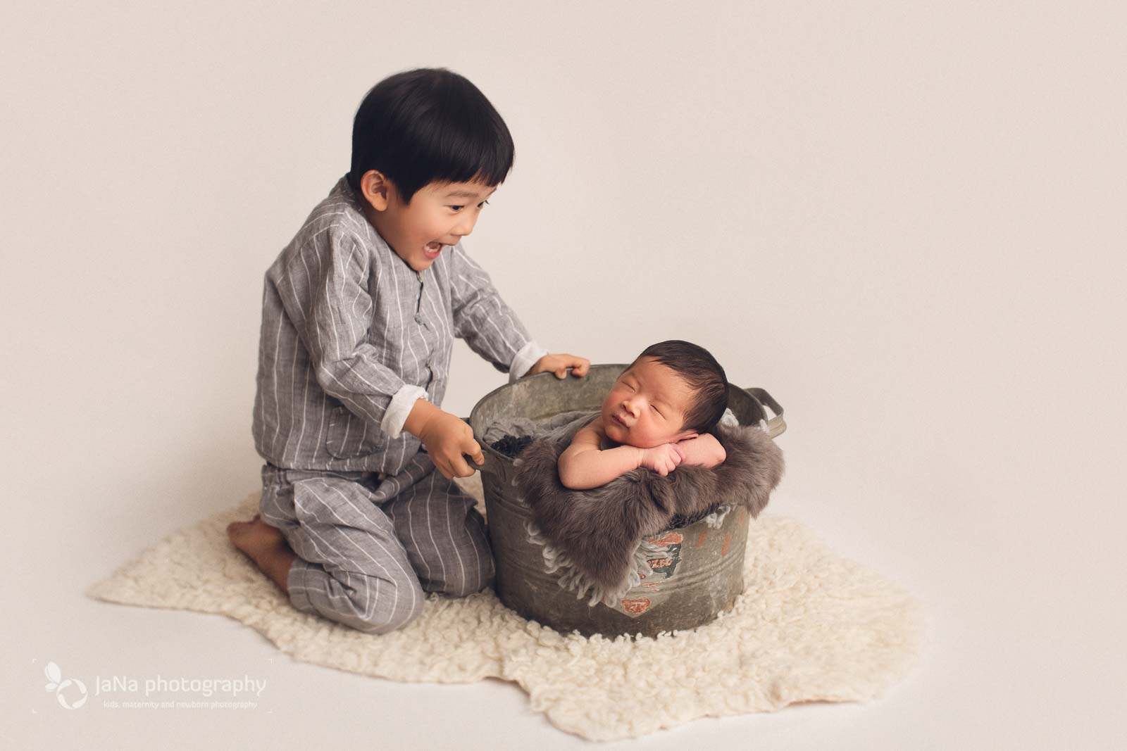 Burnaby newborn photography - sibling