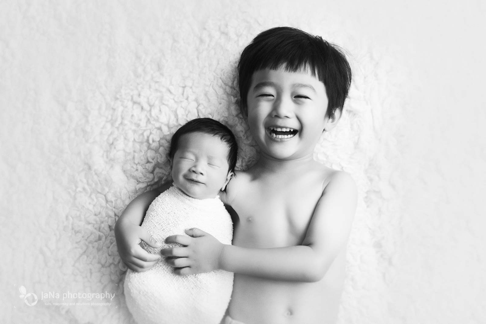 Burnaby newborn photography - siblings black and white