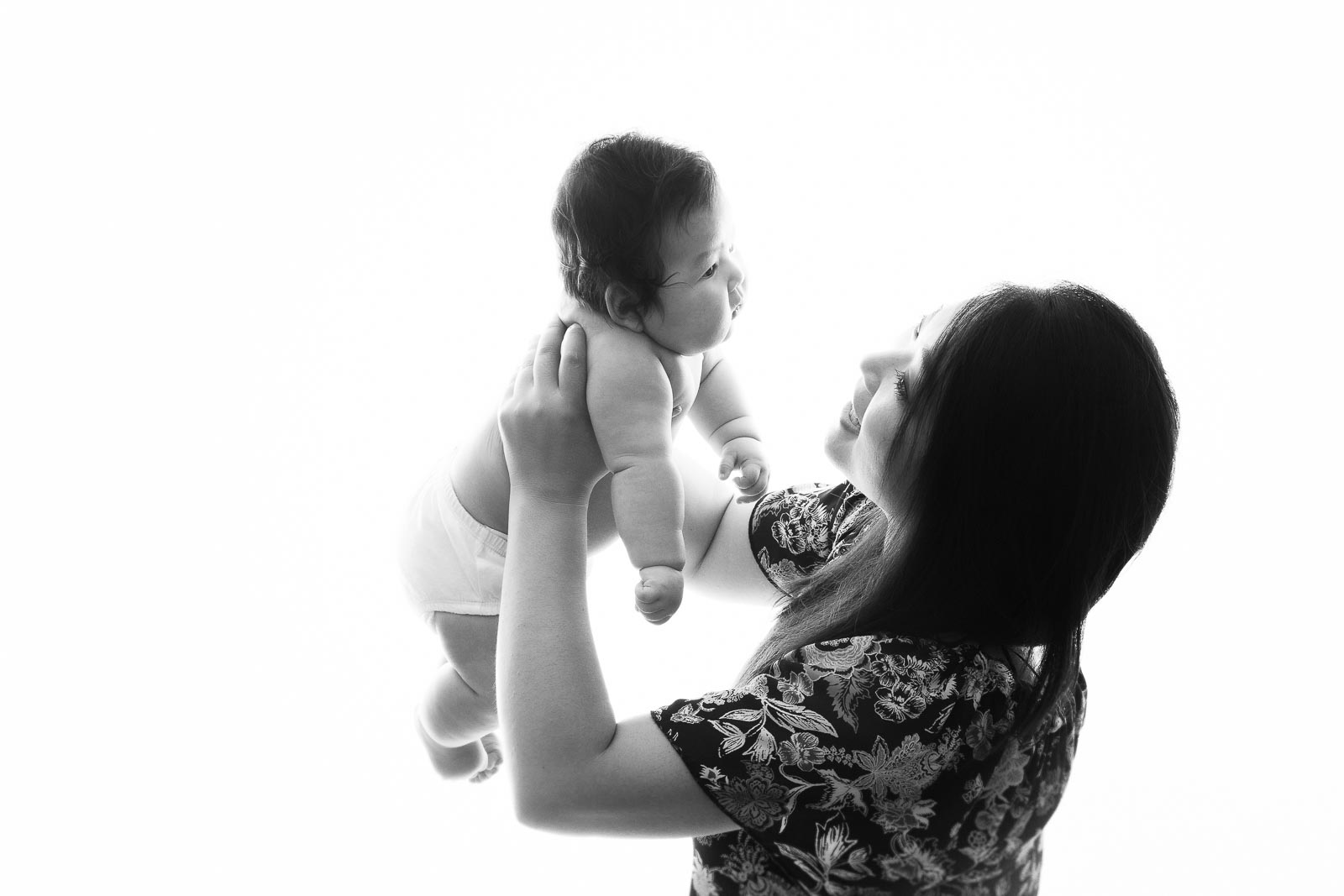 Vancouver 100 days baby photography - mom - black and white