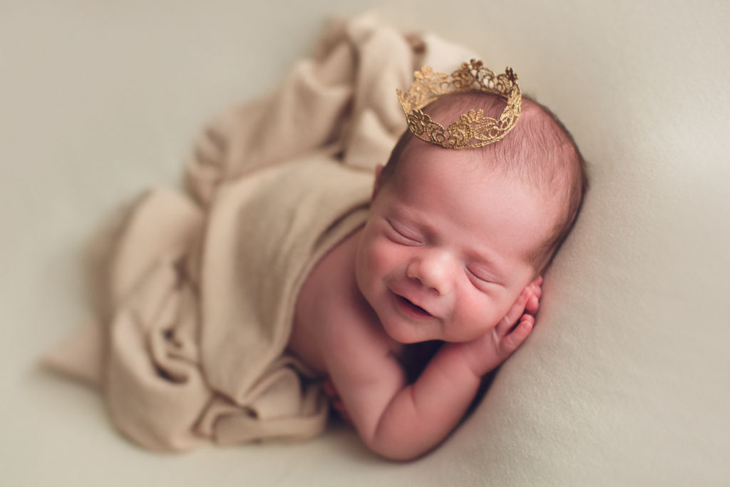 vancouver burnaby newborn photography - luca - smile - crown