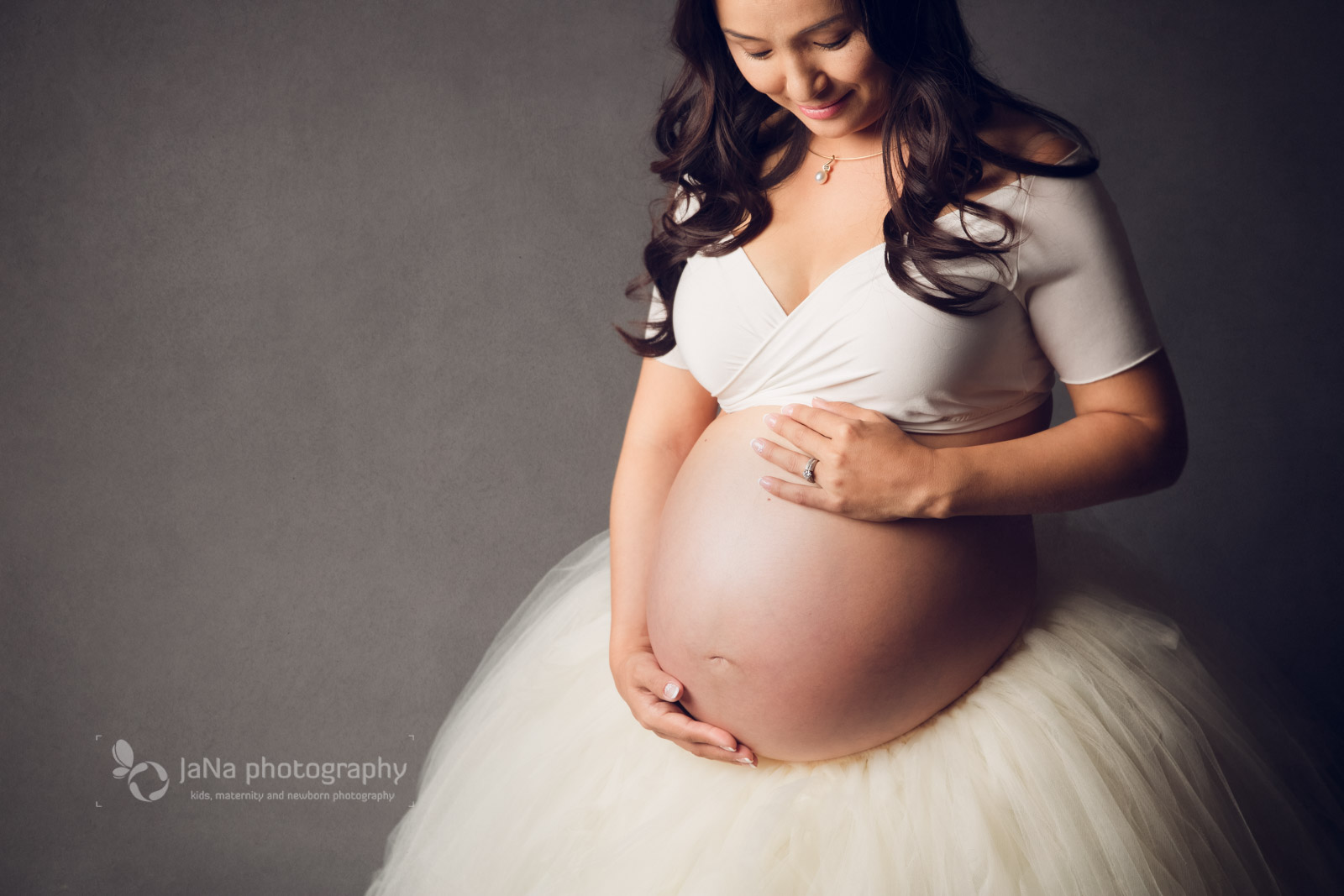 Vancouver maternity photographer - jana photography