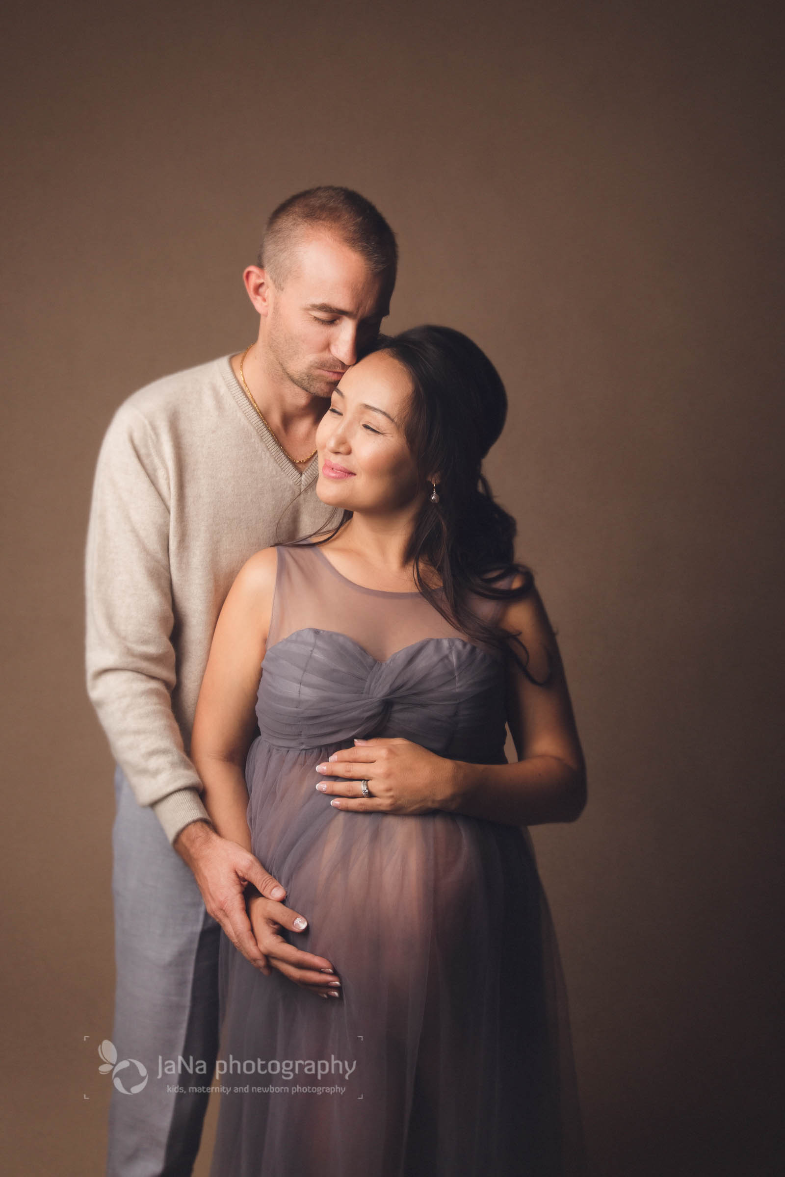 Vancouver maternity photographer - jana photography