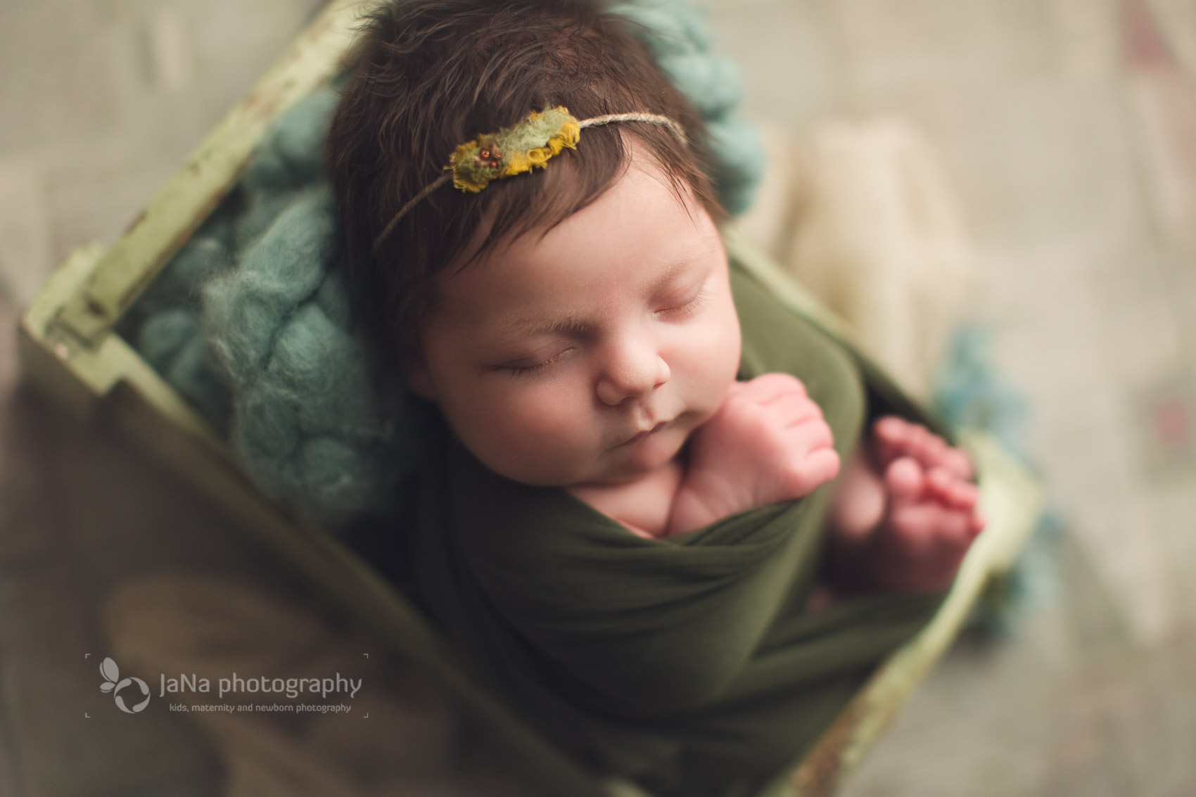Vancouver, Burnaby newborn photography - Ana green bed