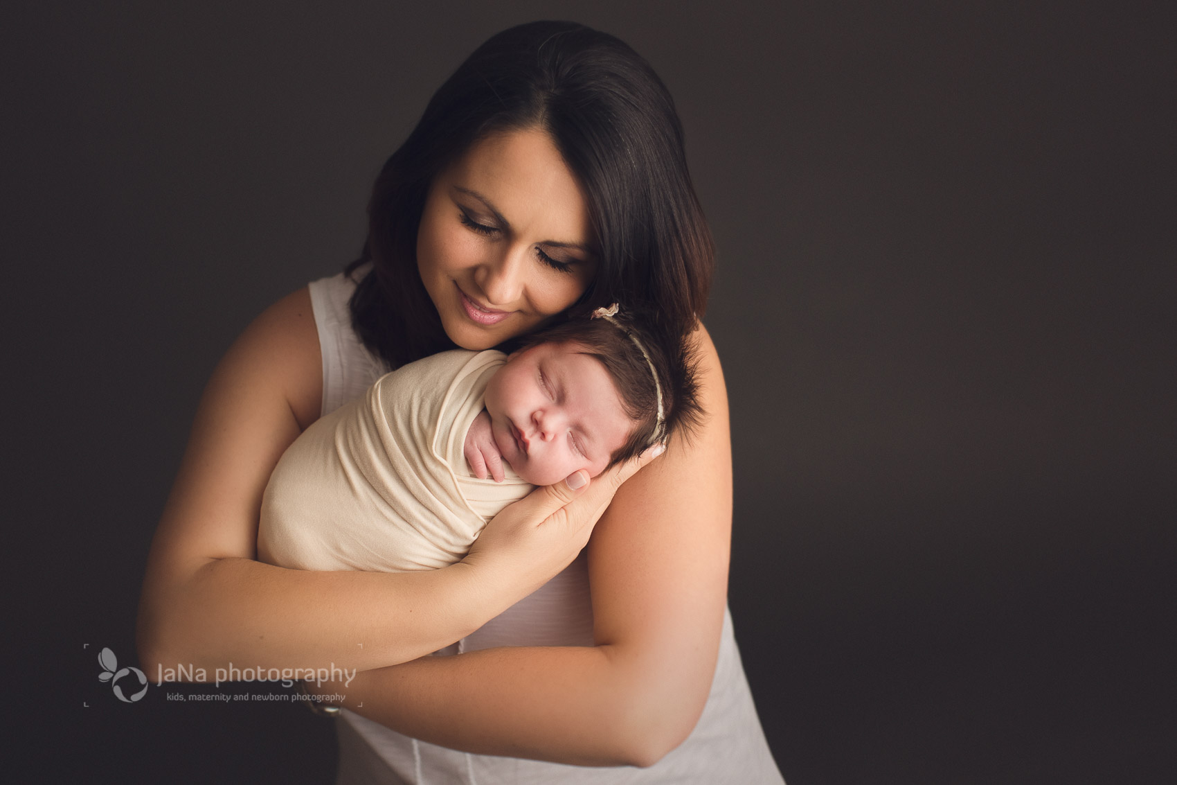 Vancouver, Burnaby newborn photography - Ana with mom
