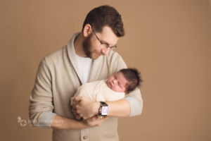Vancouver, Burnaby newborn photography - Ana and dad