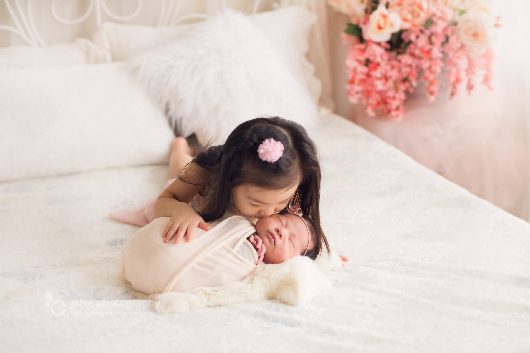 Newborn photography with siblings - Vancouver and Burnaby