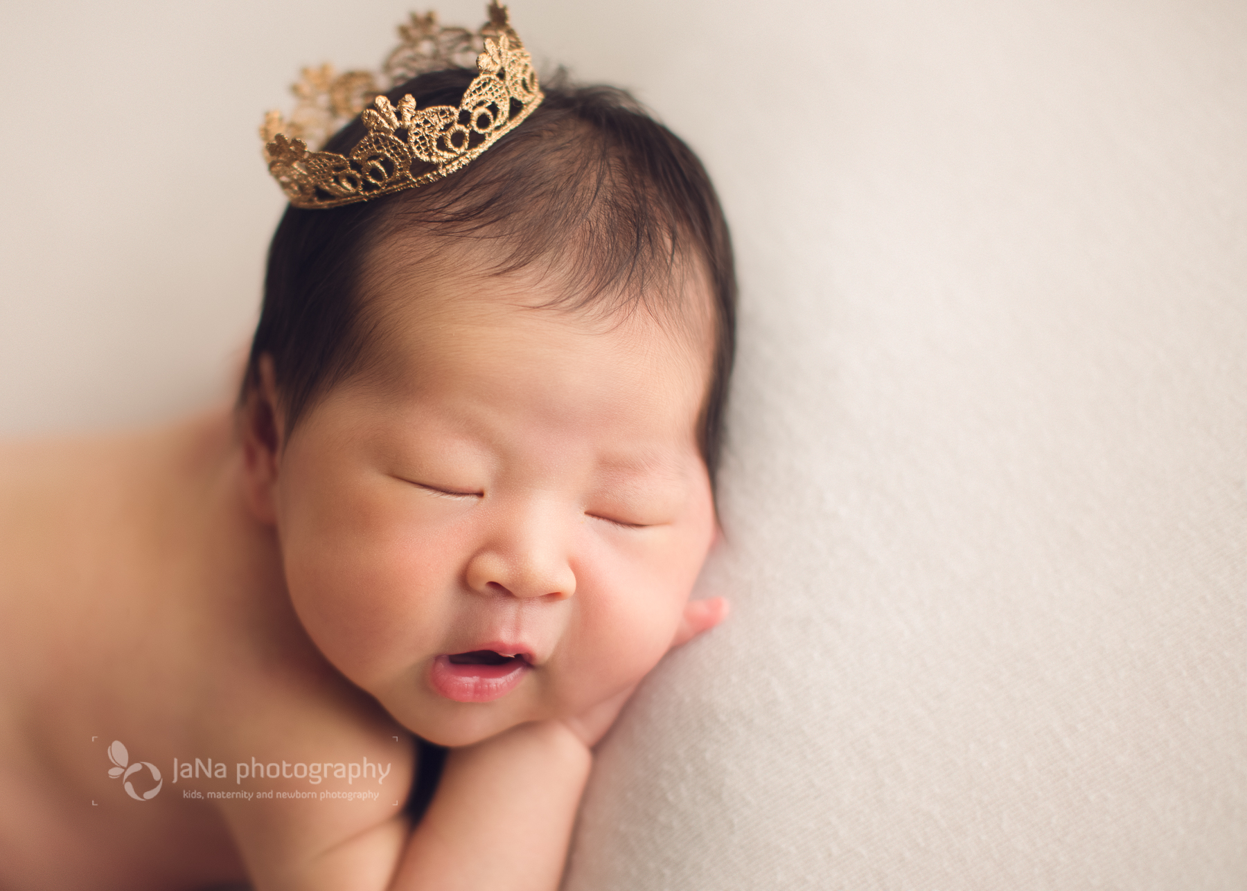 Newborn photography with siblings - Vancouver and Burnaby