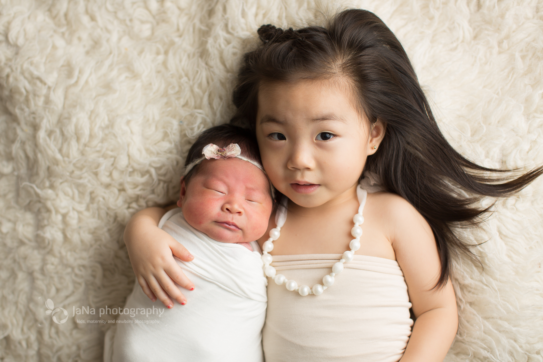 Newborn photography with siblings - Vancouver and Burnaby