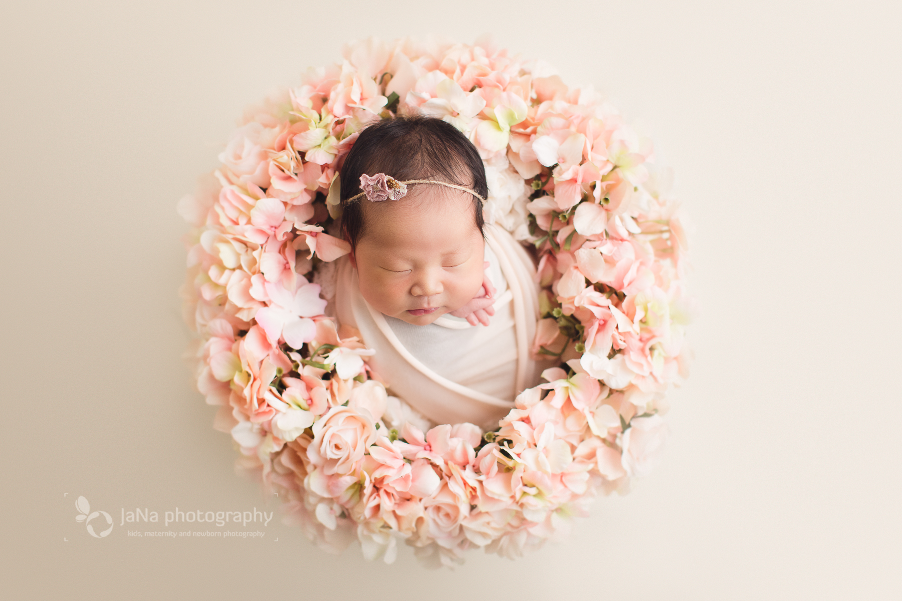 Newborn photography with siblings - Vancouver and Burnaby