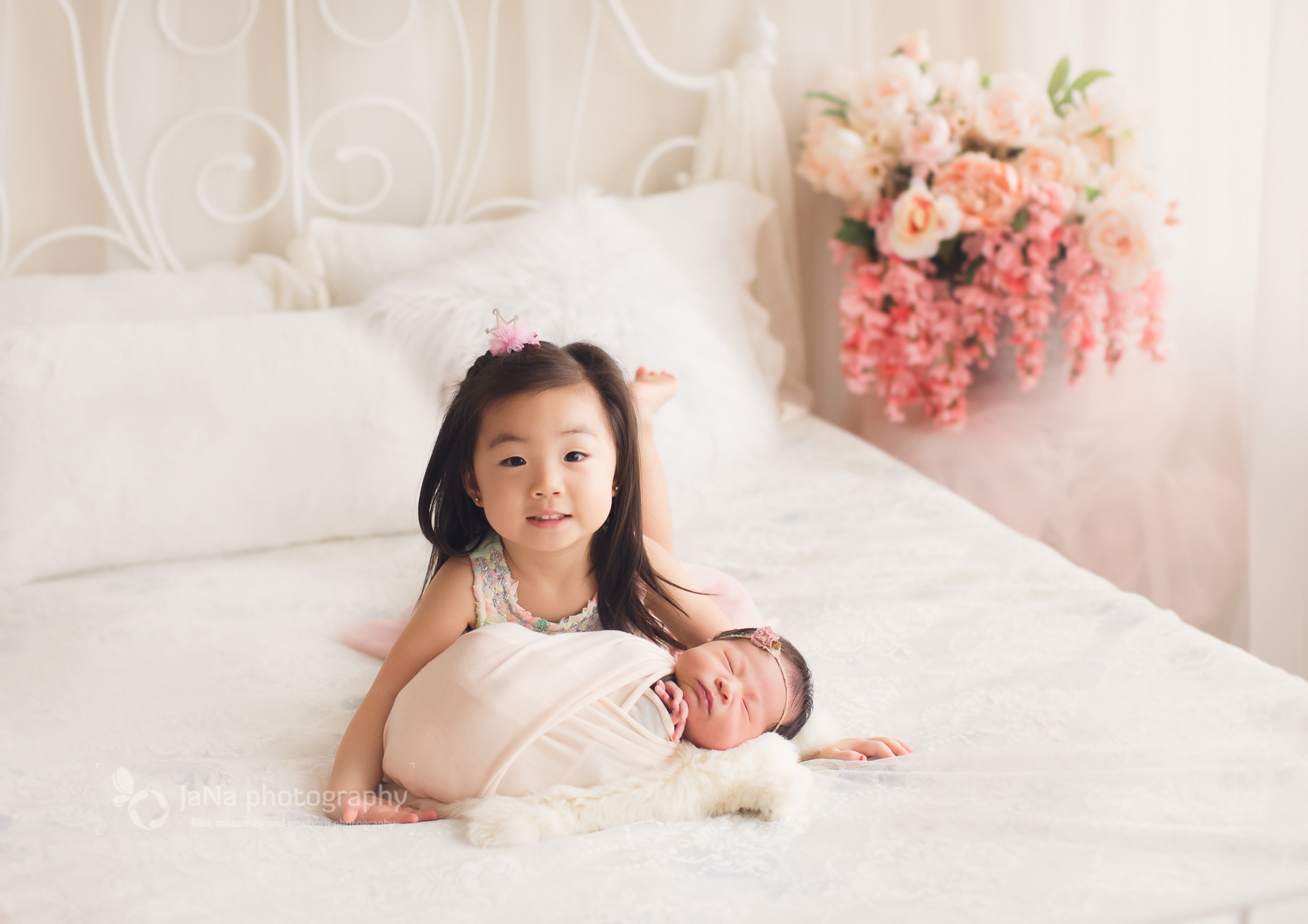 Newborn photography with siblings - Vancouver and Burnaby