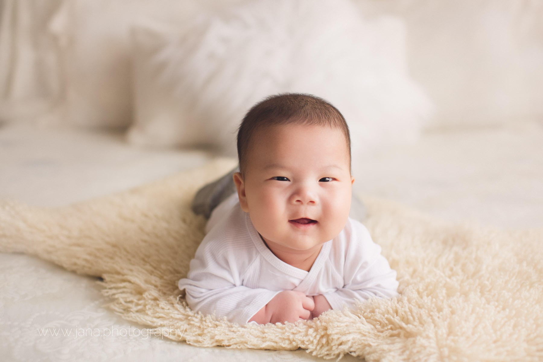 vancouver 100 days old photography - white - boy - smile - natural light