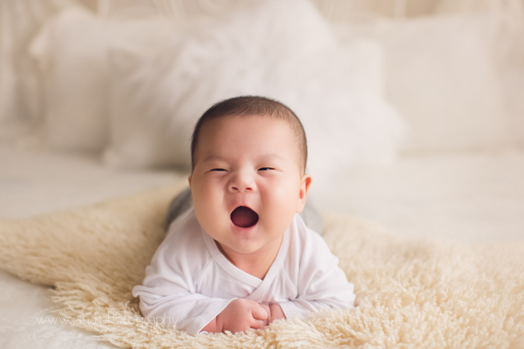 vancouver 100 days old photography - white - boy - smile - natural light