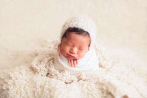 Newborn photography - white hat