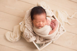 Newborn photography - white - basket