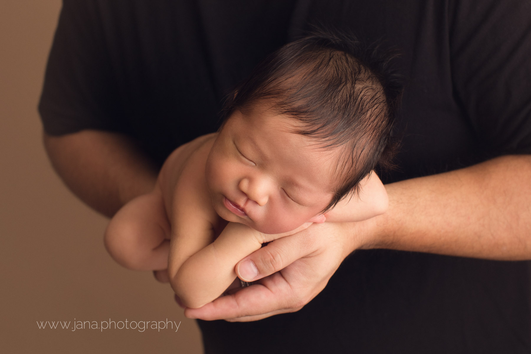 Newborn photography - dad's hand