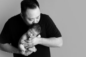 Newborn photography - dad kissing - black and white