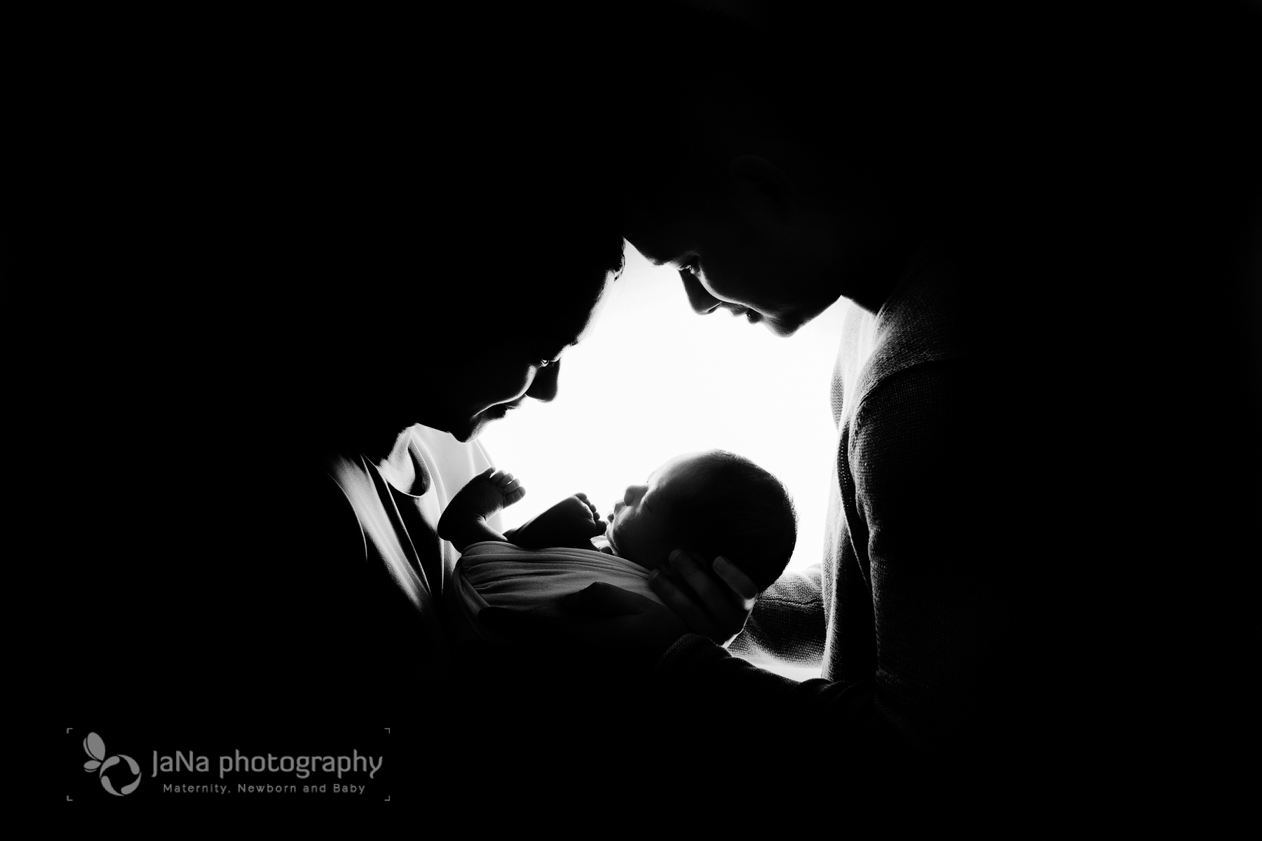newborn photography - mom and dad - black and white