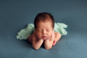 vancouver newborn photography - chin, froggy position
