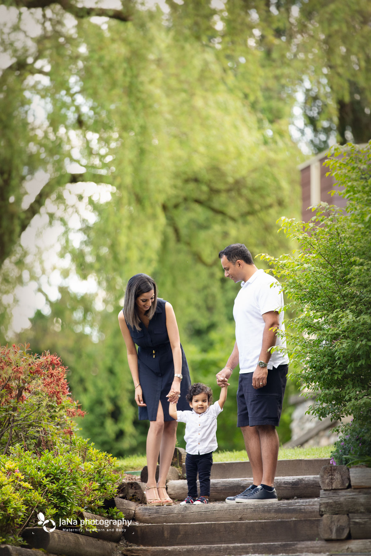 outdoor family photos with baby