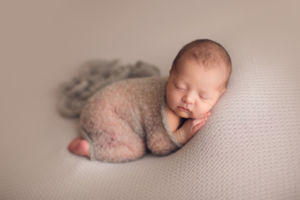 newborn photography burnaby - bump up position