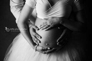 maternity-photography-with-partner