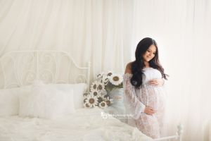 maternity-indoor-photography