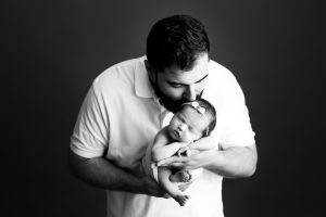 vancouver newborn photography - Stephanie - dad - black and white