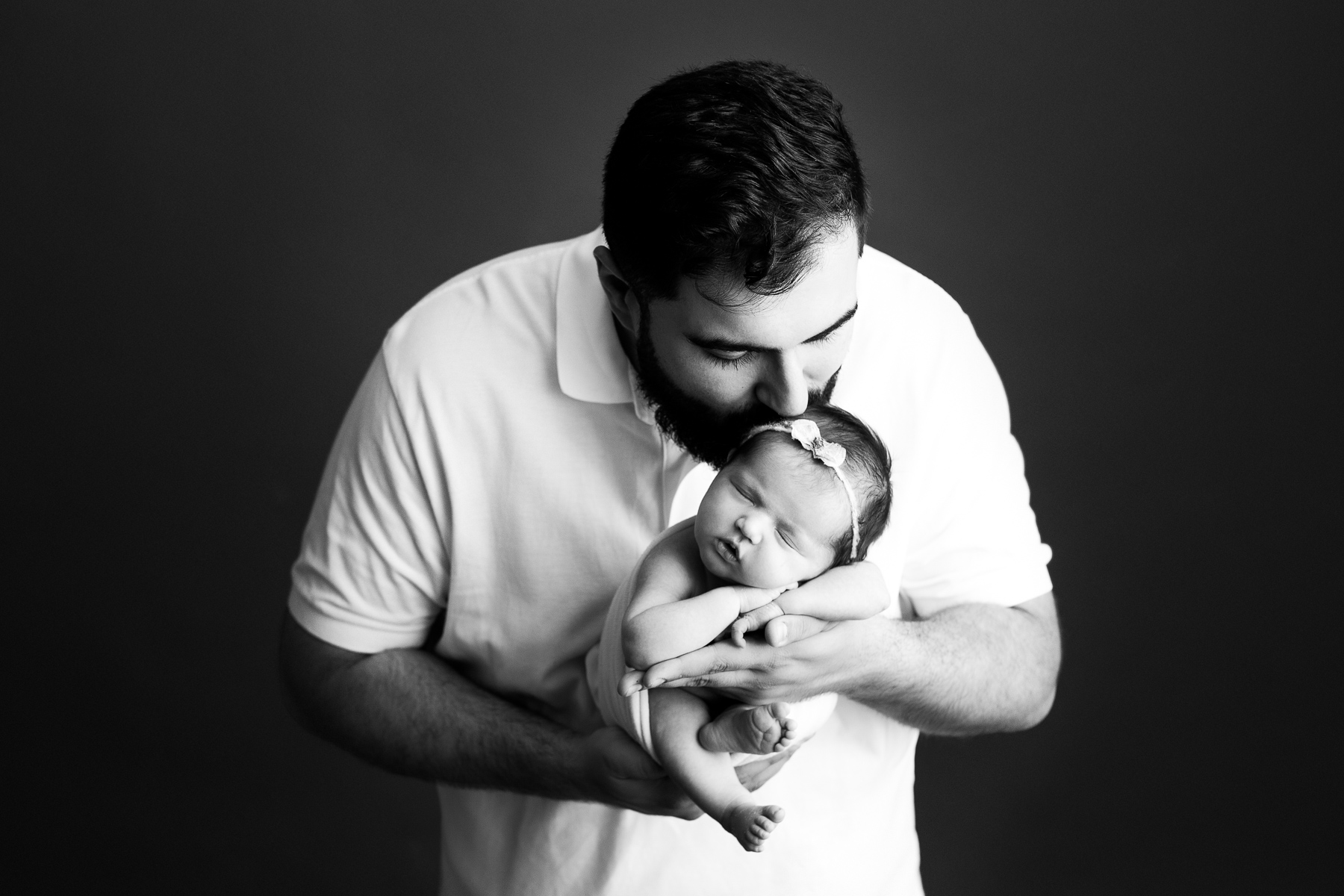 vancouver newborn photography - Stephanie - dad - black and white