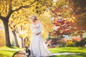 outdoor fall maternity photography