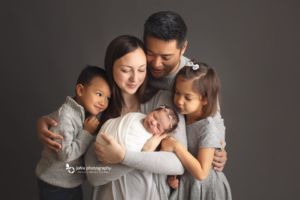 newborn photography - family - grey