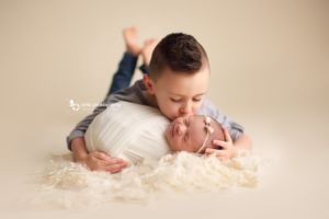 vancouver newborn photography -siblings