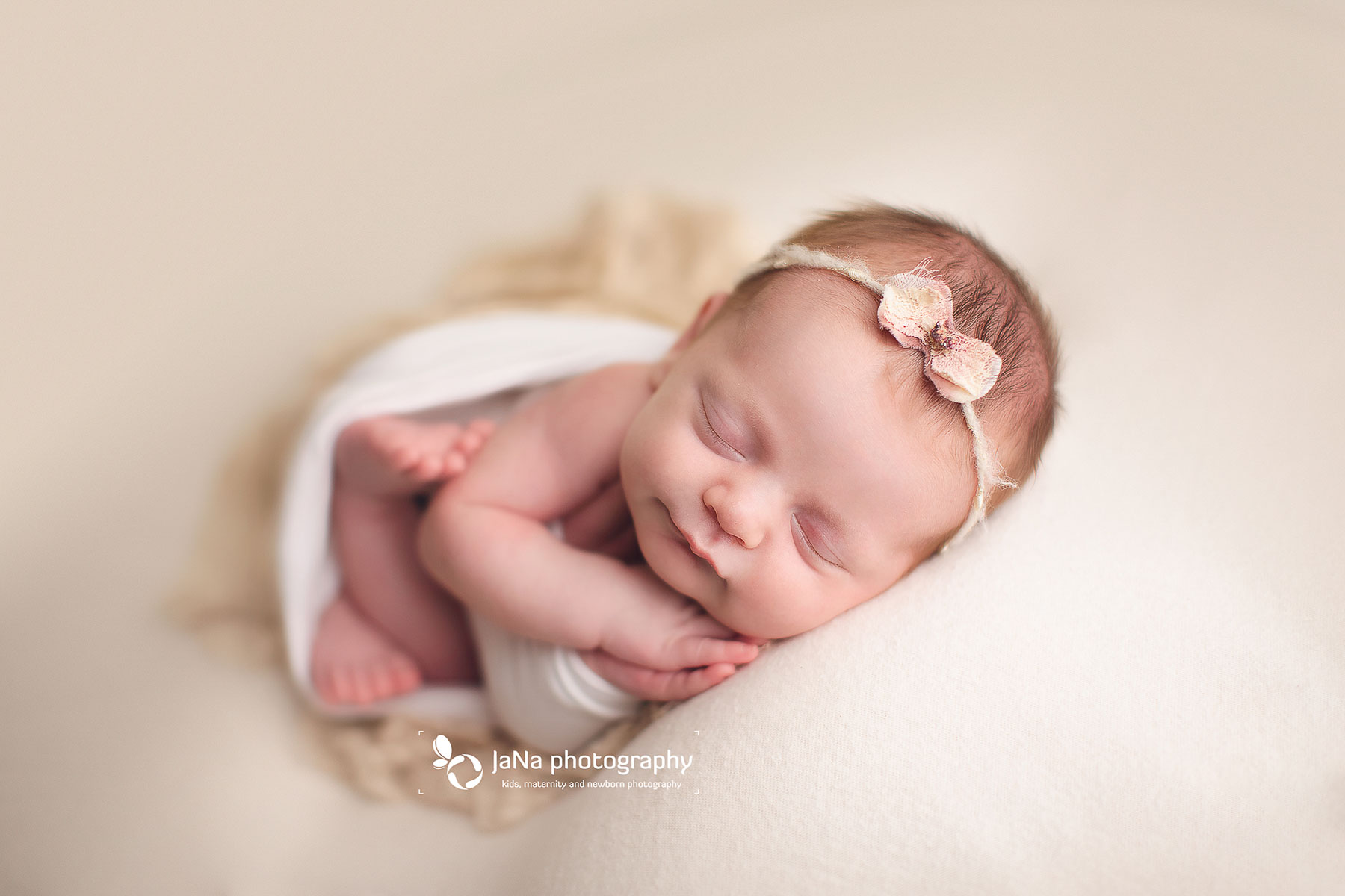 newborn photography in Vancouver-jana-photography