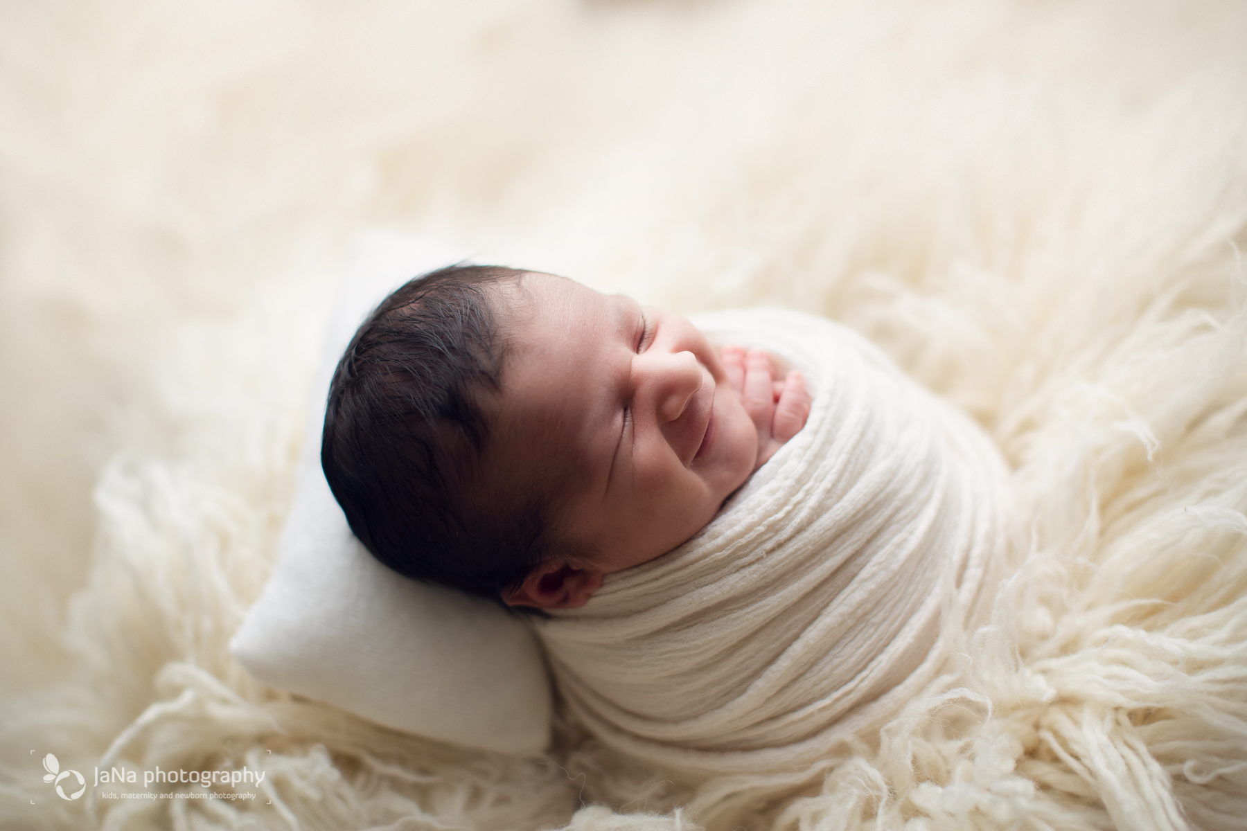 newborn-smile-jana-photography