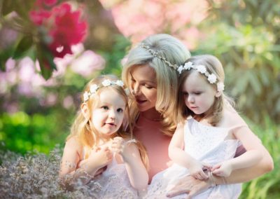 outdoor family photography - mom hugs 2 girls - jana photography vancouver