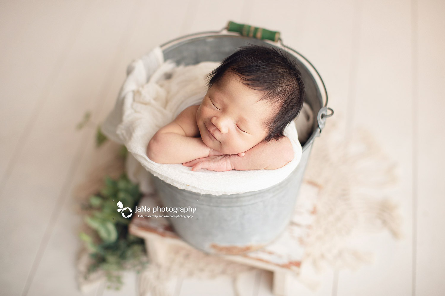 posing babies in a gray and white bucket | jana photography| VanVancouver BC